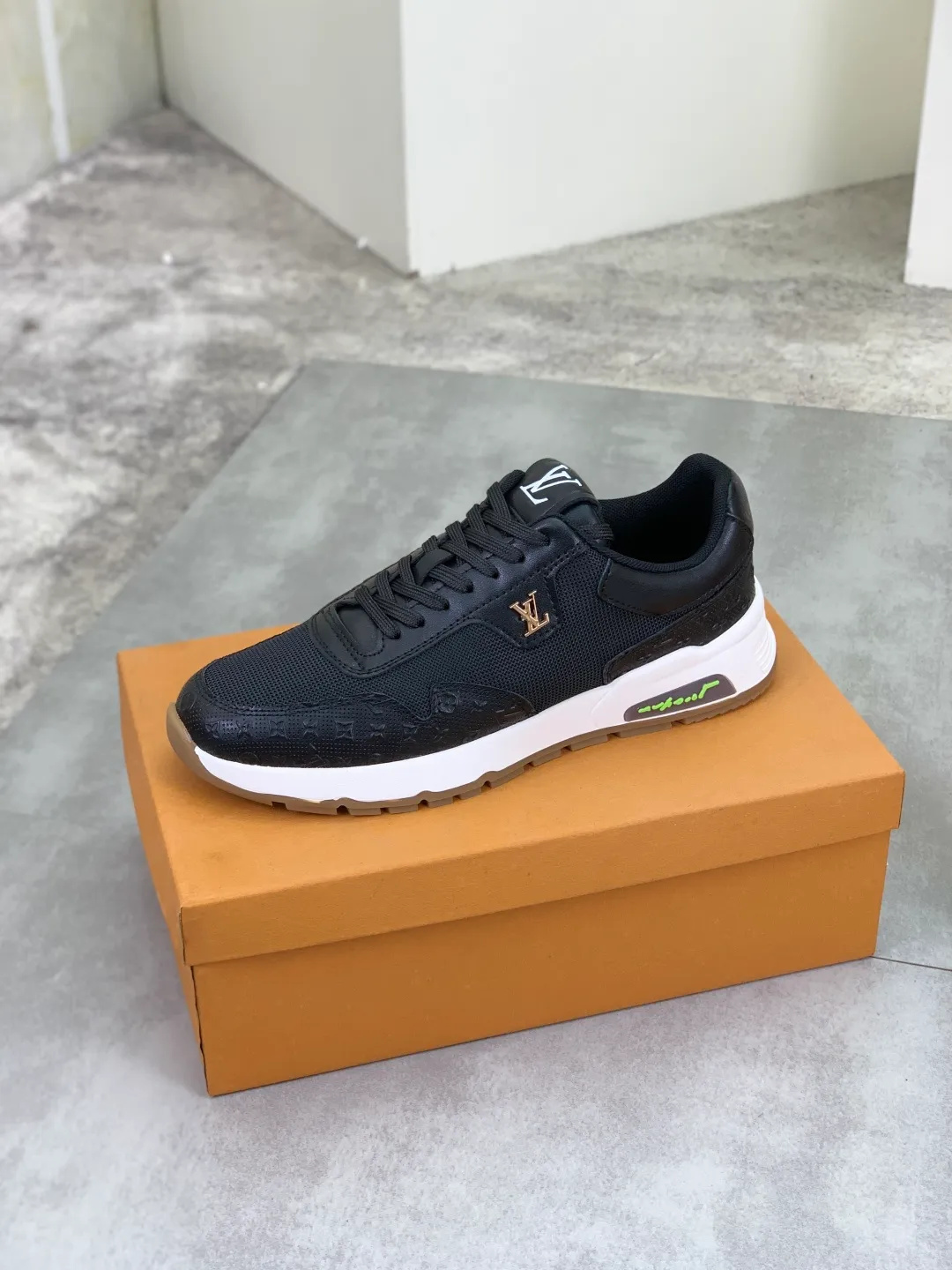 Men's Men's Shoes 💰P440💰【New Style】Yangli🆘 💭💭New model launched【LOUlS VUlTTON】Louis Vuitton's new low-top men's shoes, high quality, support inspection! This style comes from Italy with a variety of styles, very energetic and creative, giving people a comfortable and atmospheric visual impact❗Synchronization, the upper is made of silk calfskin with original LV, imported soft sheepskin lining🐑Purely hand-stitched; LV original rubber outsole 2️⃣color options available Size: 38~44